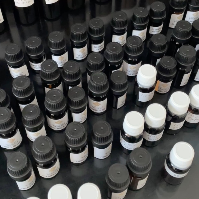 Set di 50 ingredienti per creare profumi